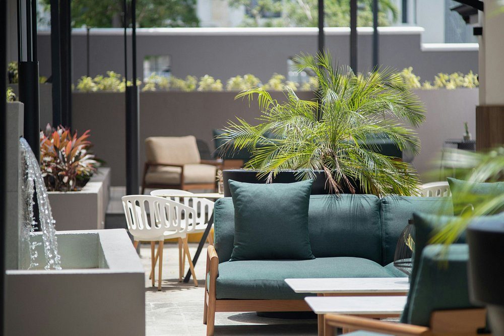 Terraza exterior con fuente