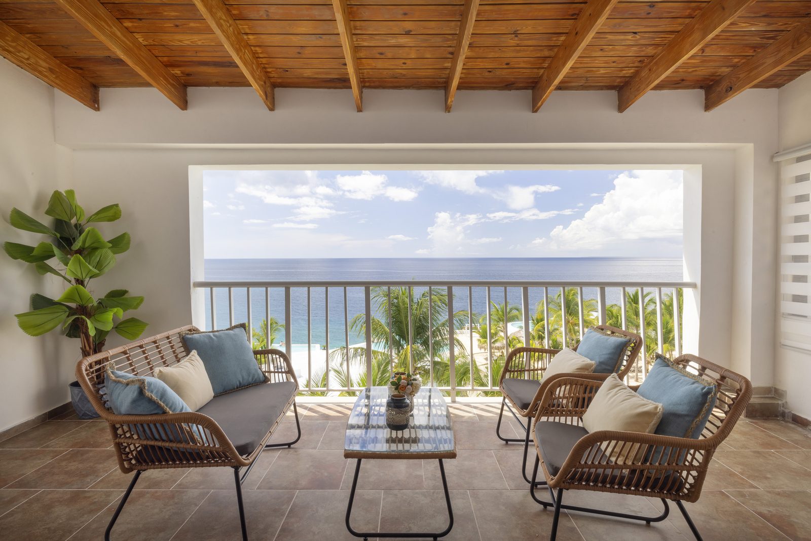 Terraza de la habitación con vista al mar