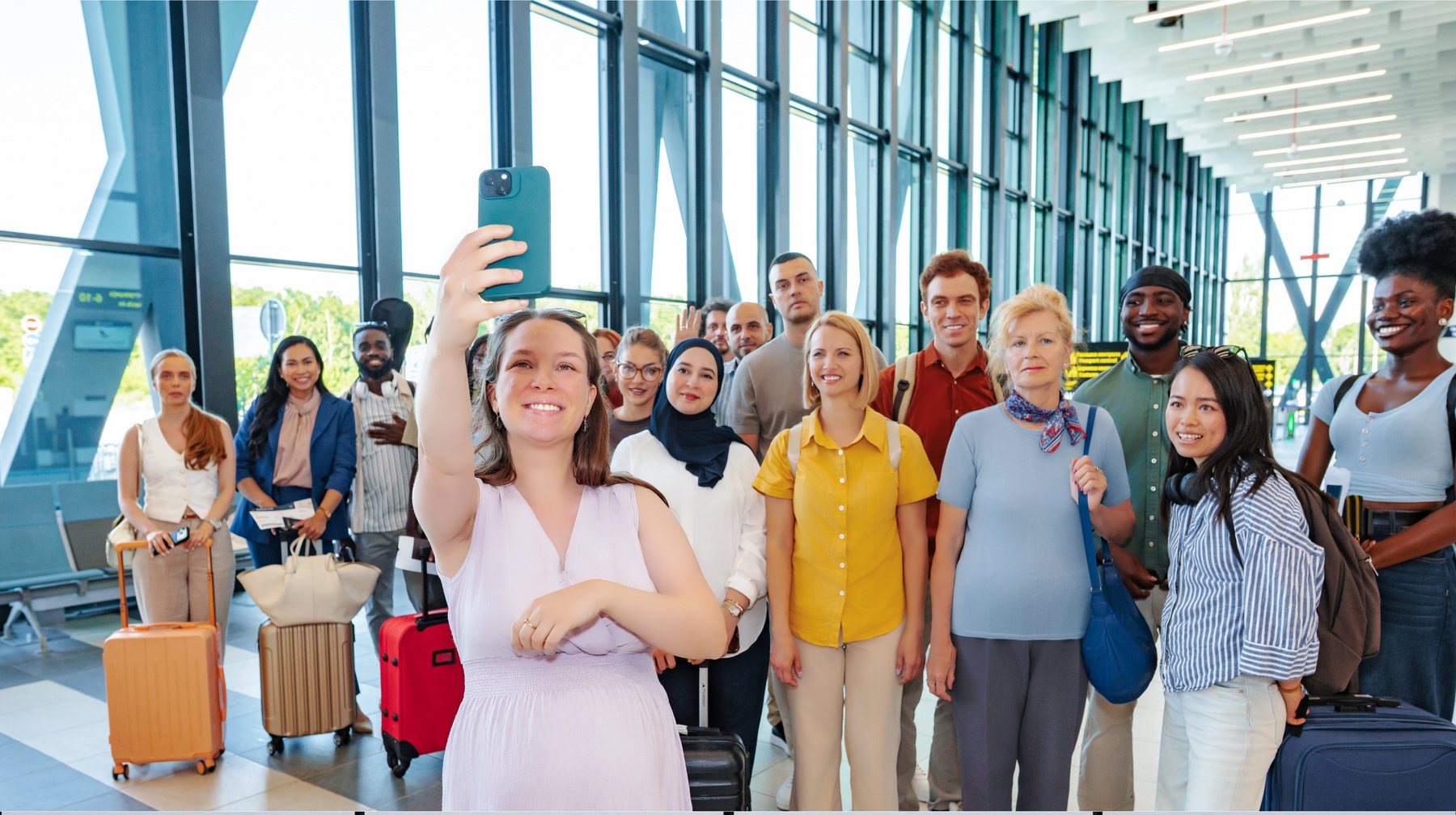 Grupo de viajeros en el aeropuerto